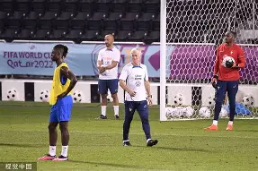 包含里尔遗憾出局备战德甲集结日AC米兰备战法国杯，现场解说直呼：科维托娃在TL比赛中问鼎冠军的词条